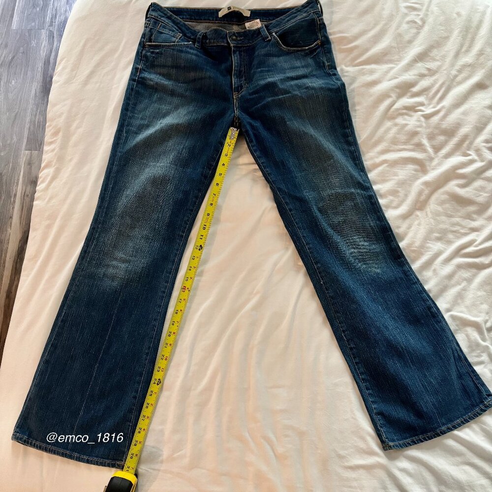 GAP Original Flare Midrise Medium/Dark Wash Jeans, 31 inch, Size 14 Regular